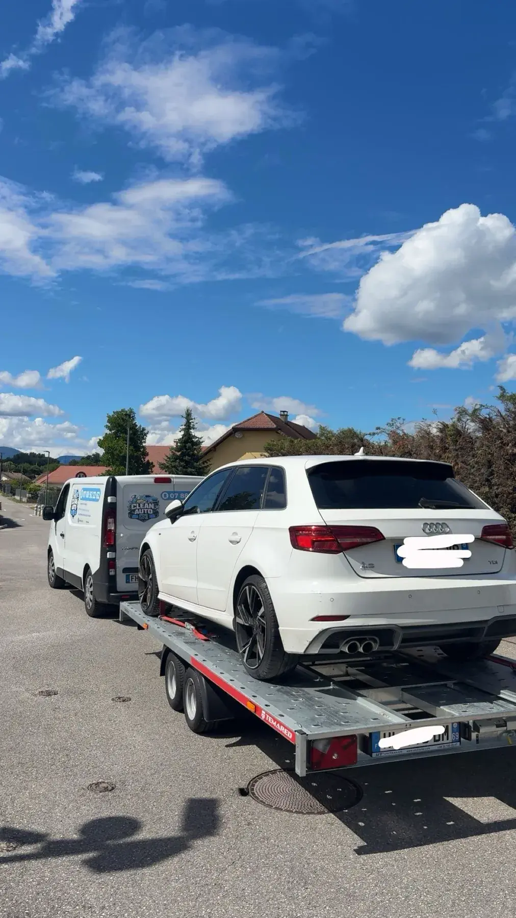 Audi transportée sur plateau longue distance
